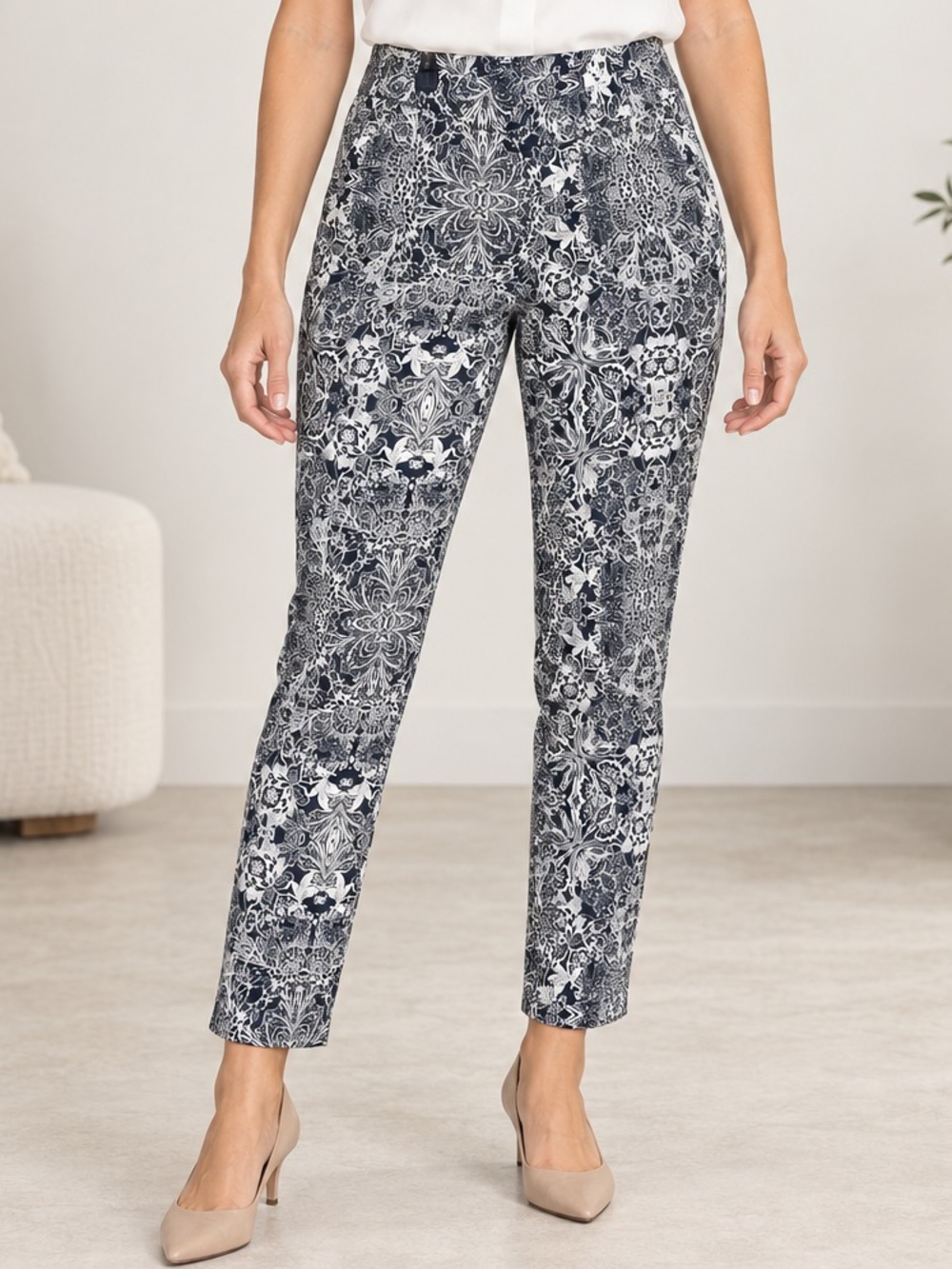 Rafaella- NWT Navy Blue & White Print Slim Ankle Pants Size 4